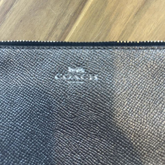 Coach Metallic Silver Clutch Sleek Design Wristlet Vintage Y2k - Picture 3 of 3